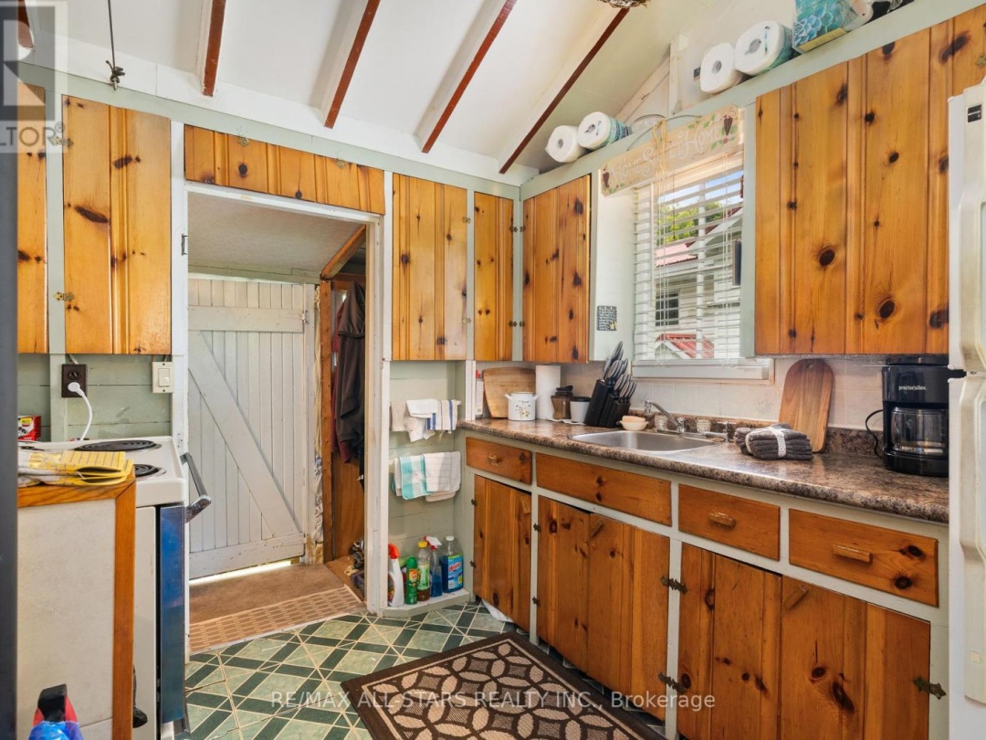 93 STURGEON GLEN ROAD, 