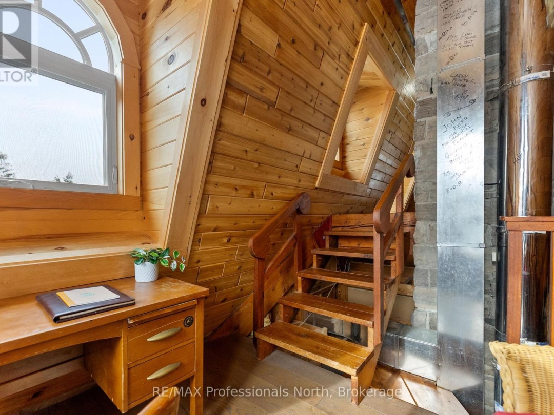 1307 Watts Road W, Kennisis Lake