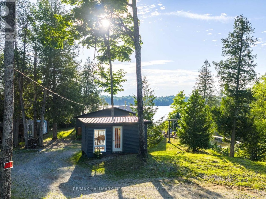 402 STEENBURG LAKE ROAD S, 