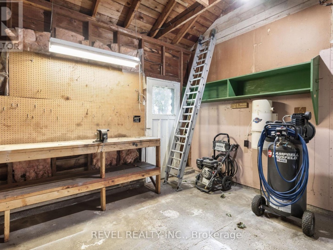 72 KING STREET W, 