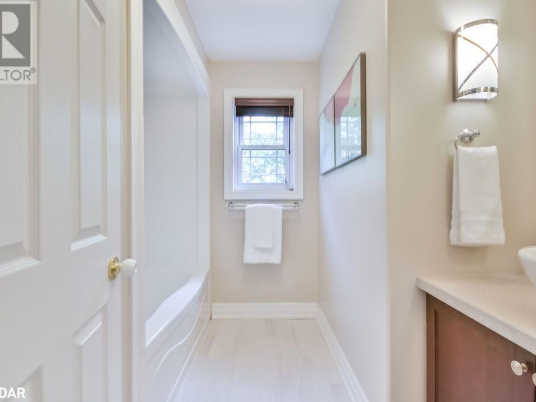 43 Creighton Street S Unit# 104, Lake Simcoe