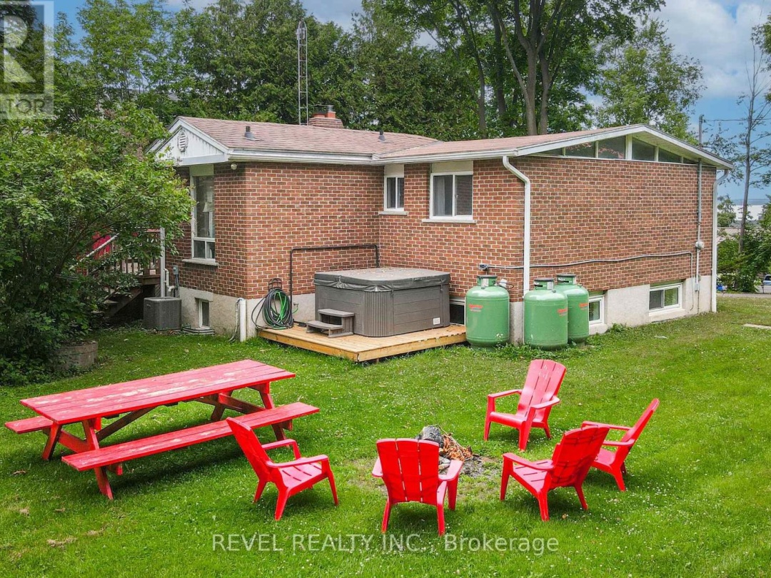 99 BOWEN ROAD, 