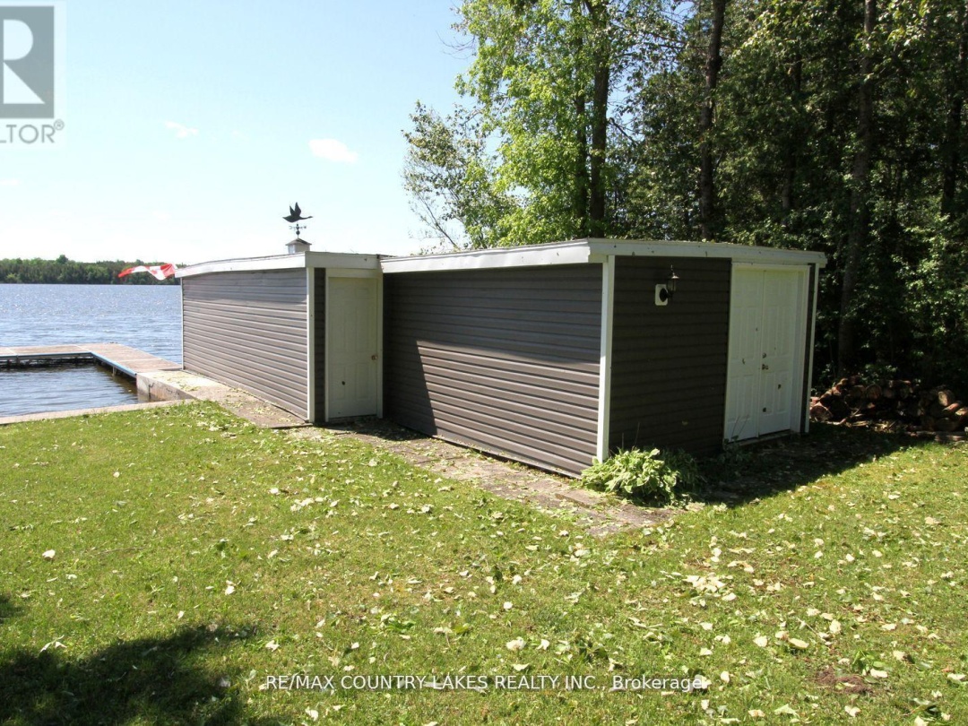 275 MCGUIRE BEACH ROAD, Canal Lake