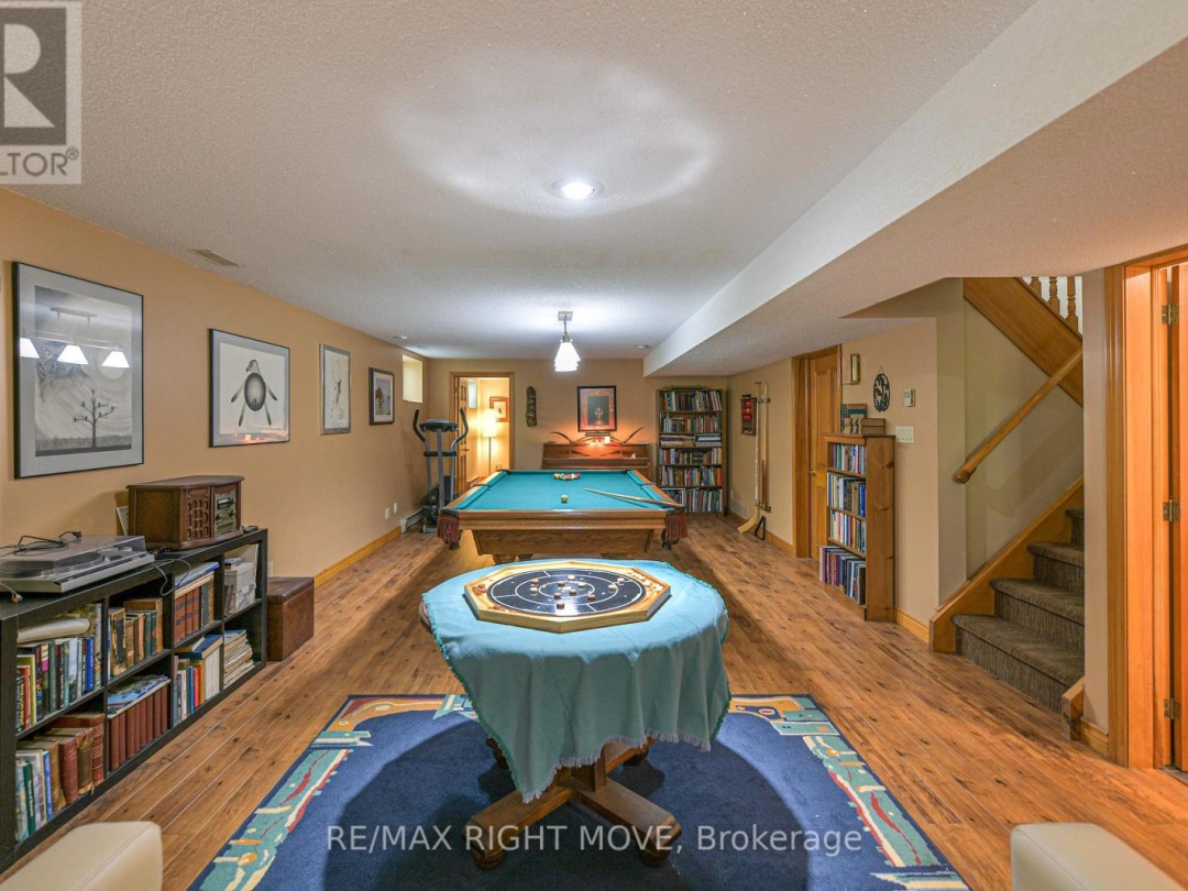 1892 CARRIAGE COURT, 