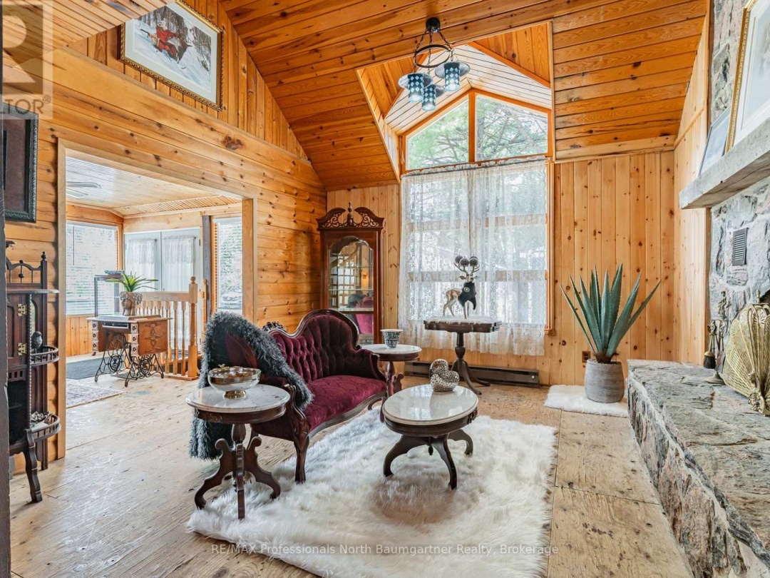 1065 Cloverleaf Road, Kennisis Lake