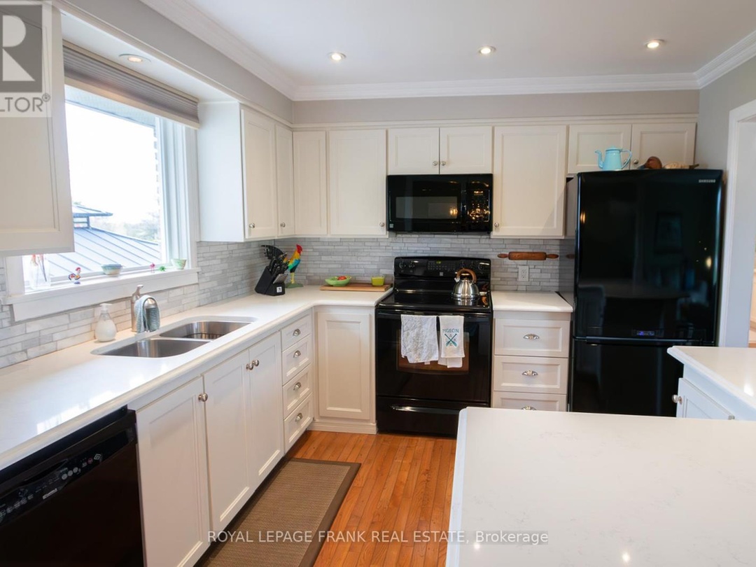 318 Forest Harbour Trail, Pigeon Lake
