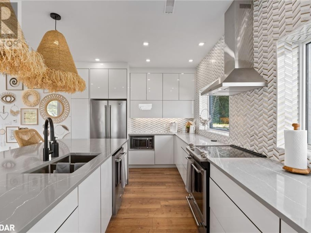 31 HEMLOCK Avenue, 