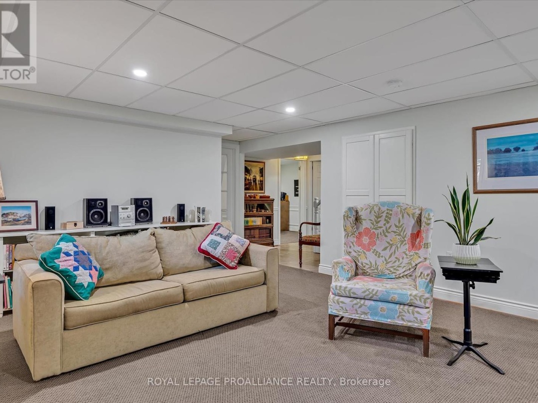 2 Patricia Place, Pigeon Lake