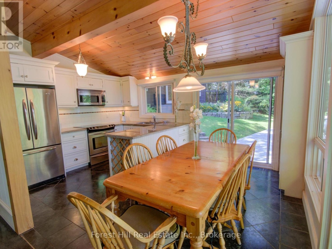 21 LAKEVIEW CRESCENT, 