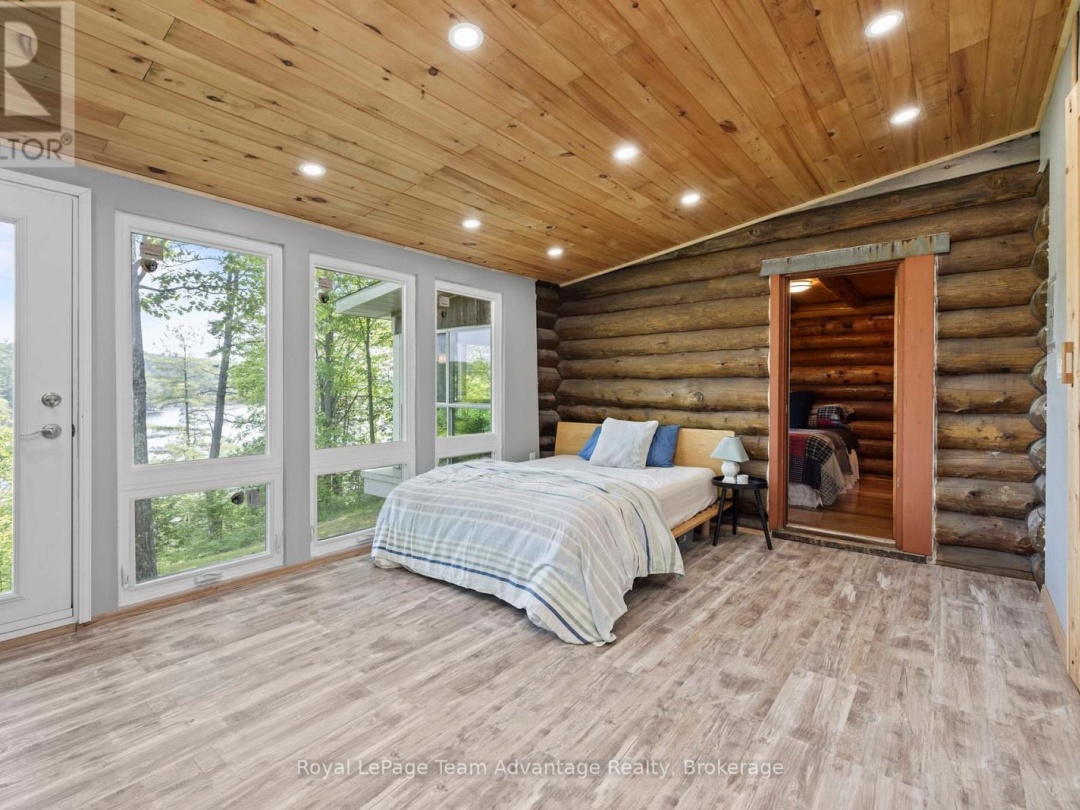 25 LIMBERT LANE N, 