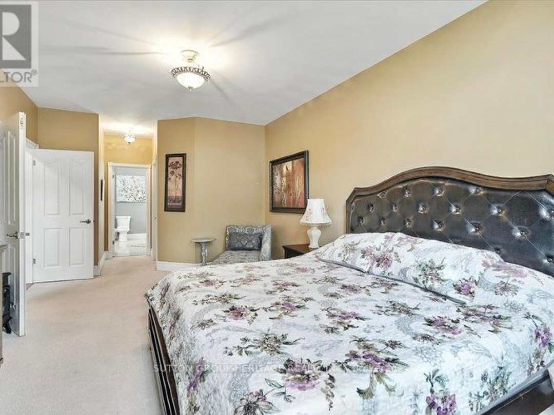 400 FRONT STREET W, 