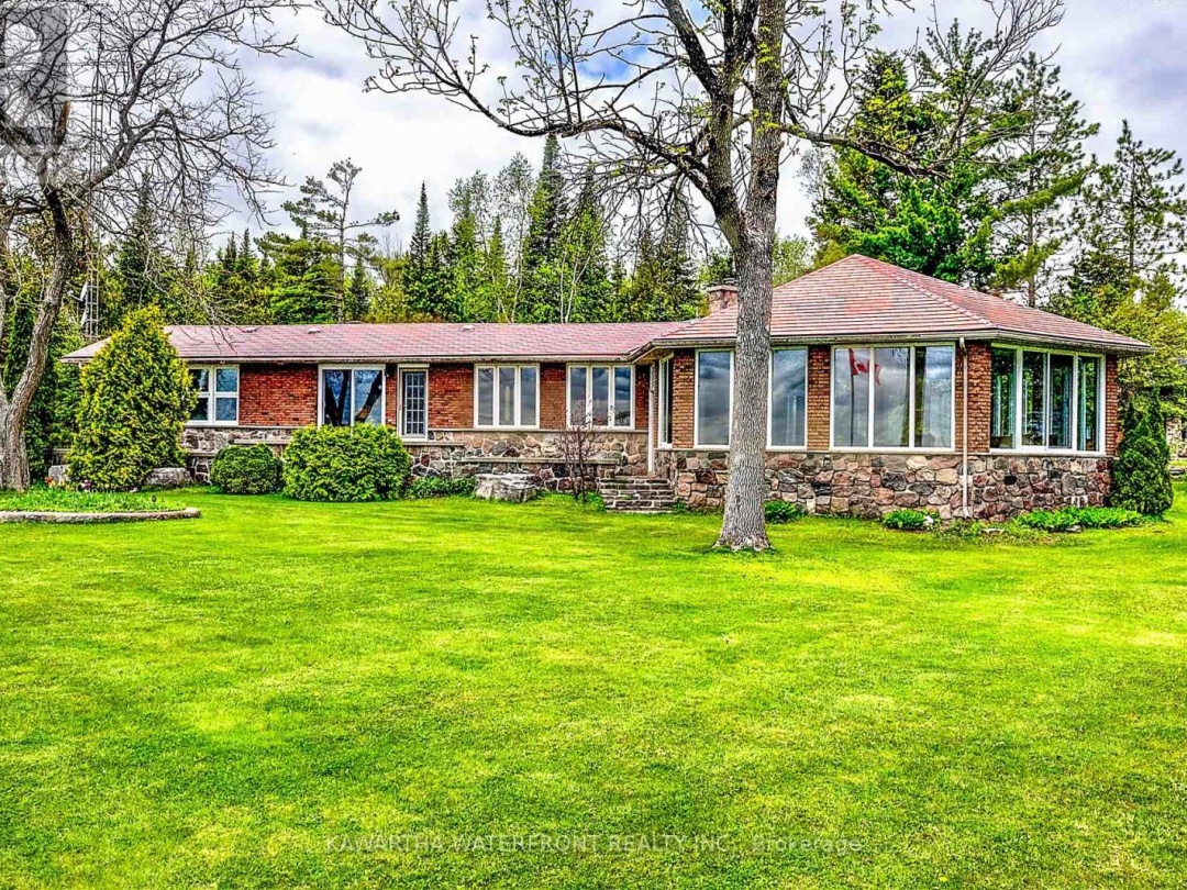 557 Riverside Drive, Pigeon Lake
