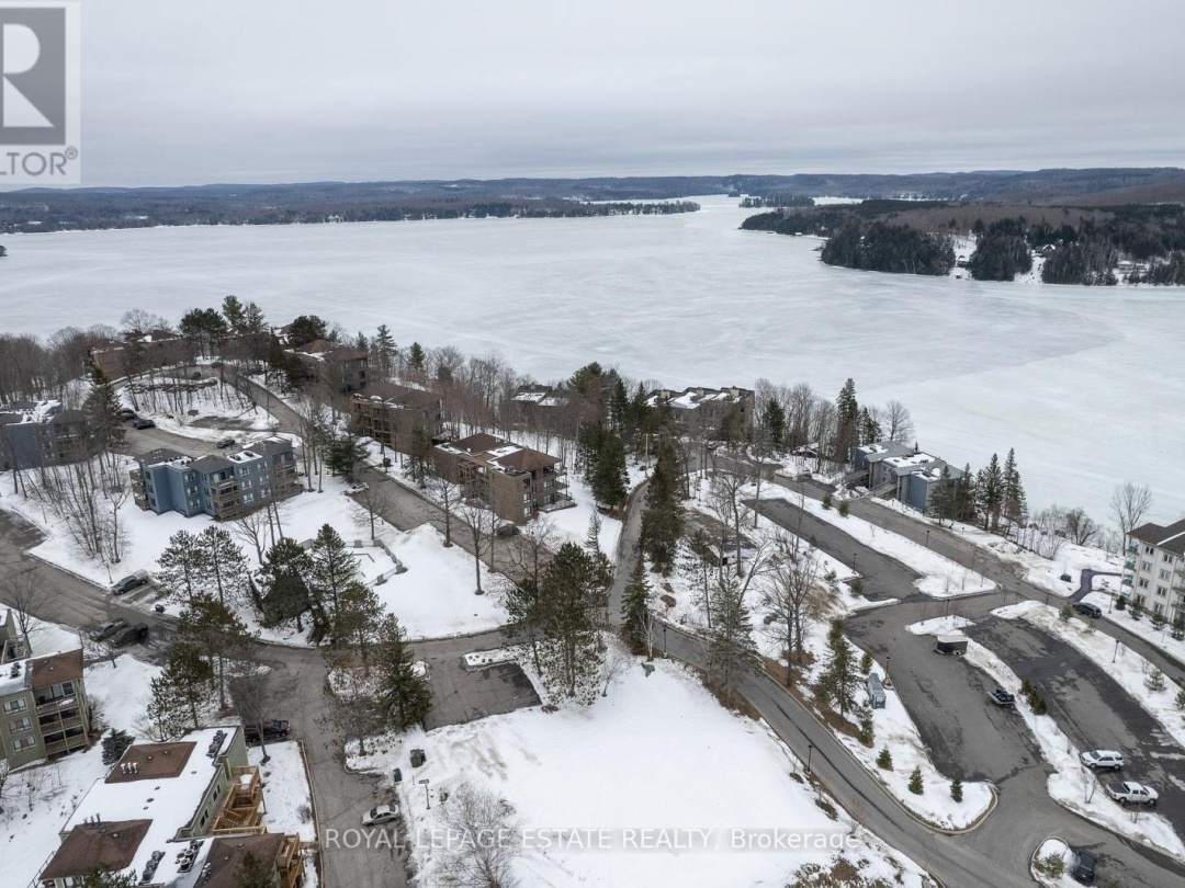 201 27 Deerhurst Drive, Peninsula Lake