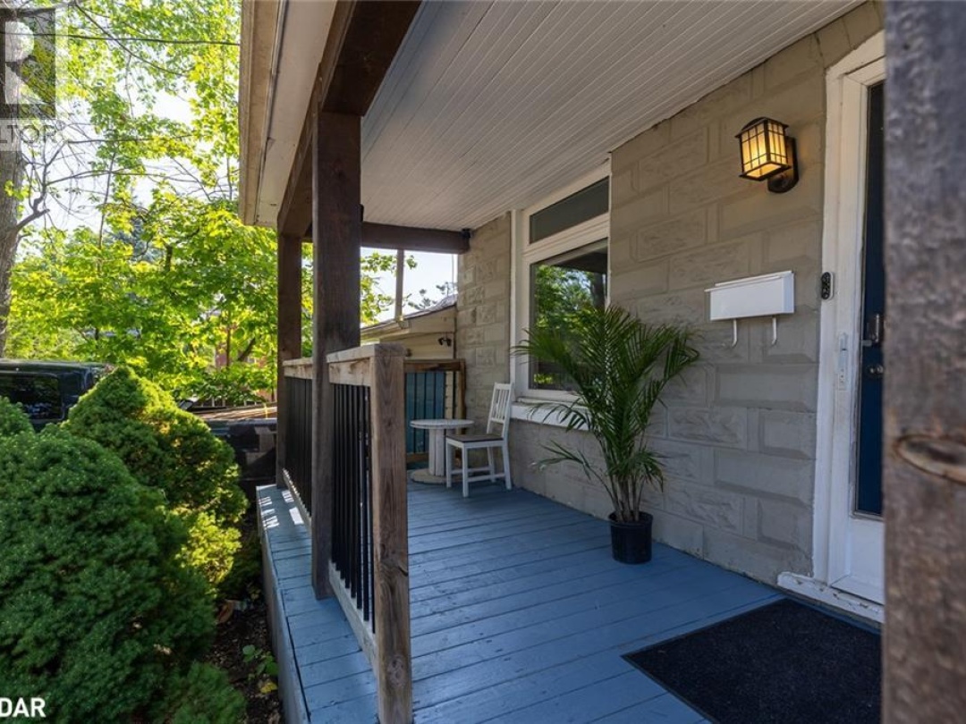 109 BORLAND Street E, 