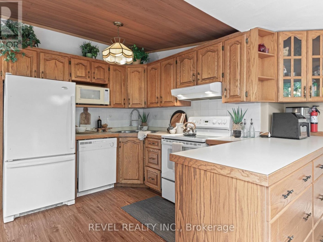 99 BOWEN ROAD, 