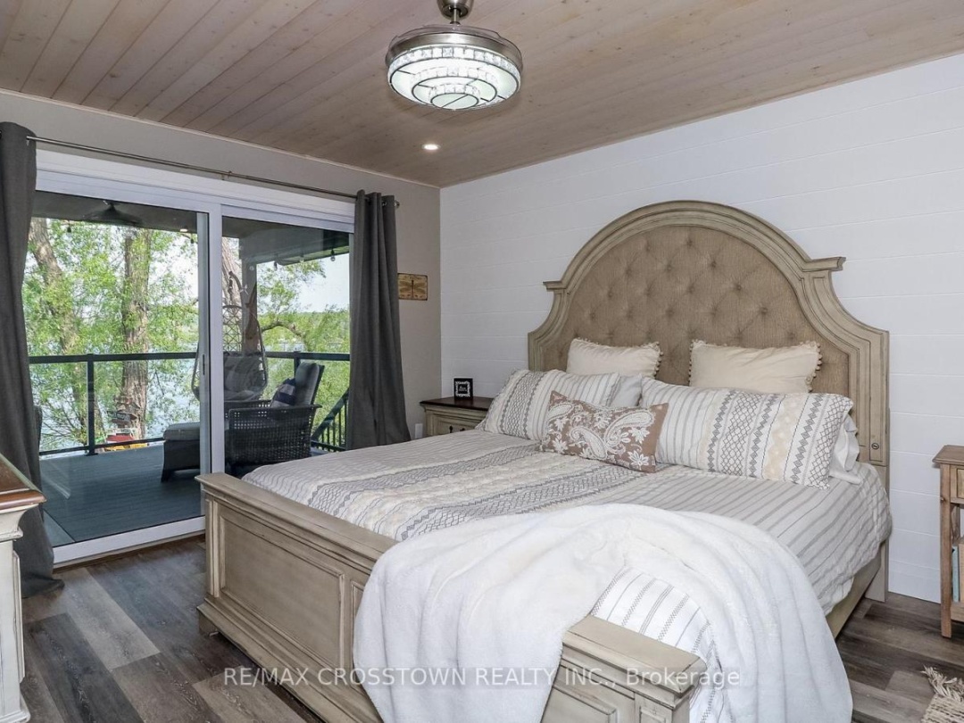 241 Eight Mile Point Road, Lake Simcoe