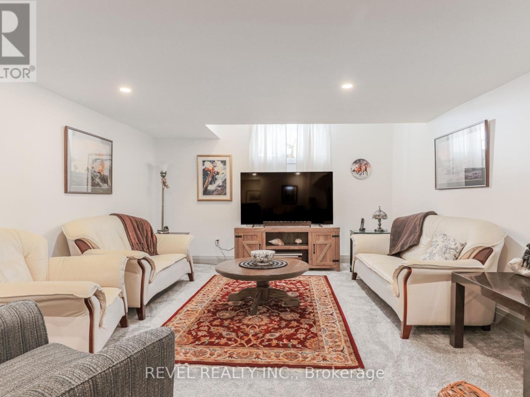35 BRUCE CRESCENT, 
