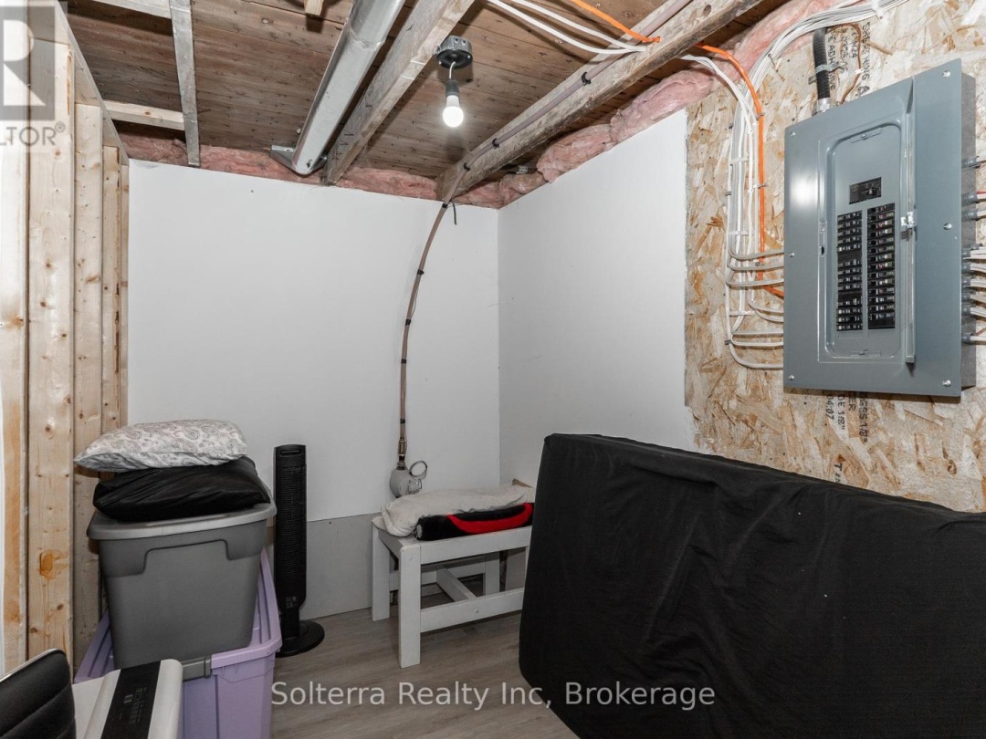 160 WAGNER ROAD W, 