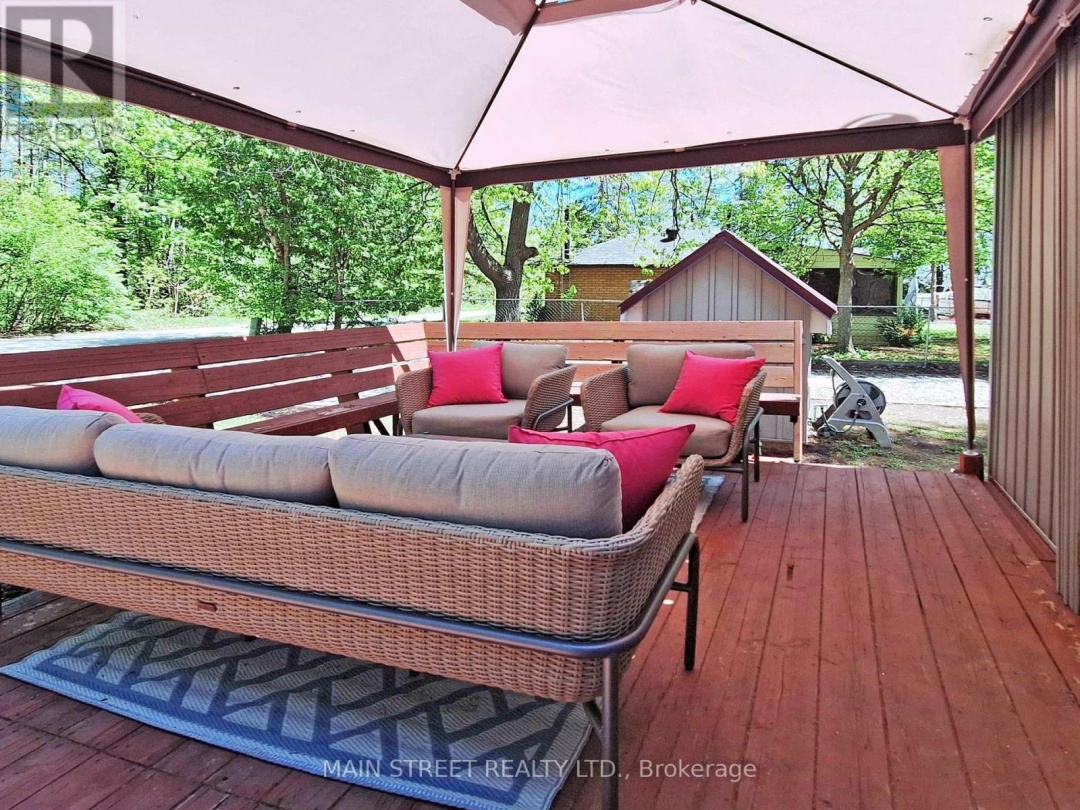 2 Ceadarhurst Avenue, Sturgeon Lake