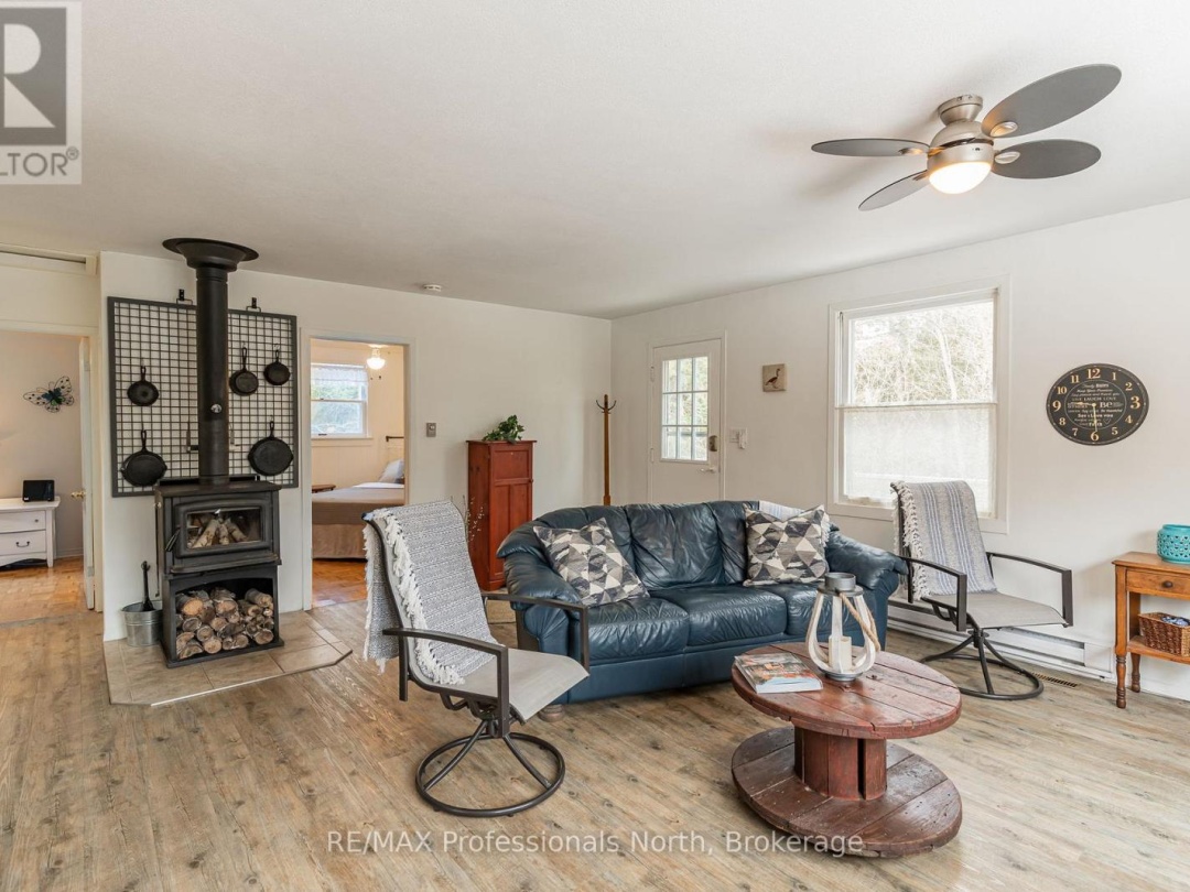 1010 Sturgeon Drive, Minden Lake