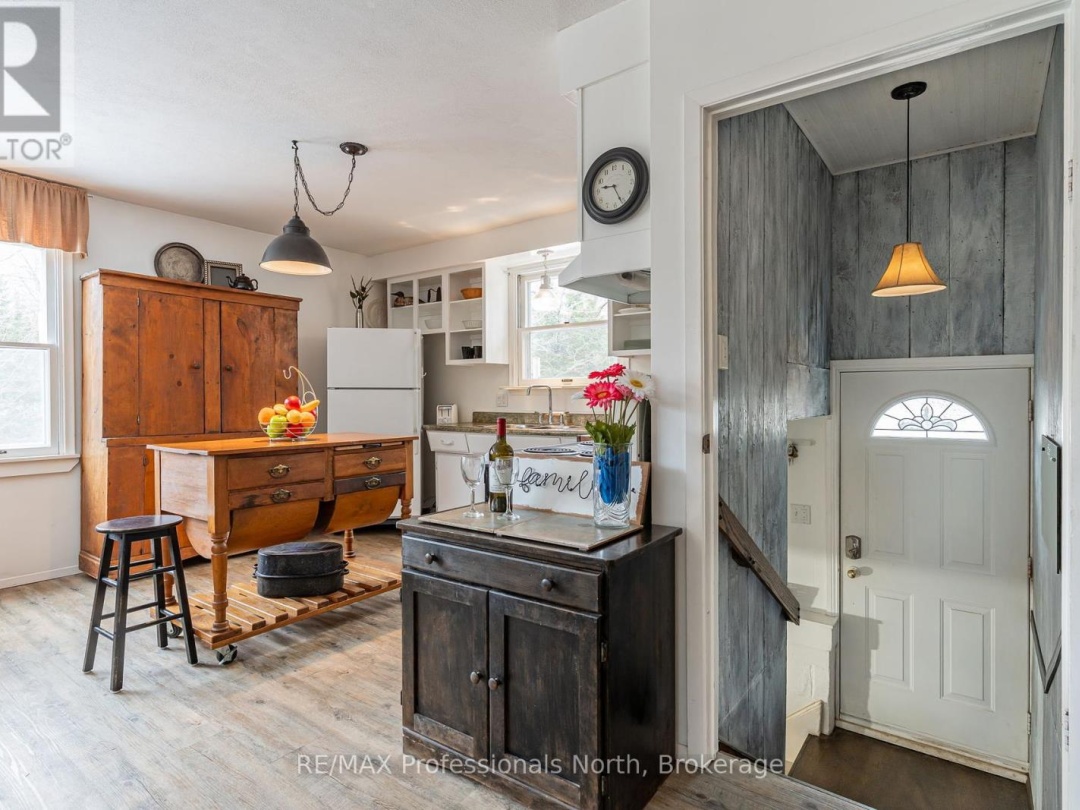 1010 Sturgeon Drive, Minden Lake