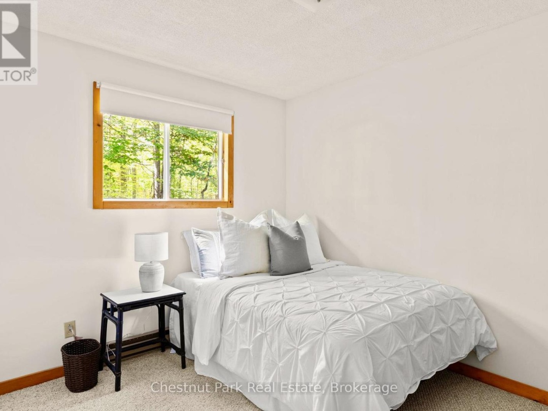 10 TAYLOR (26LM10) ISLAND, 