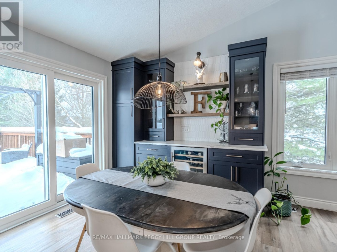 285 WARMINSTER SIDEROAD, 