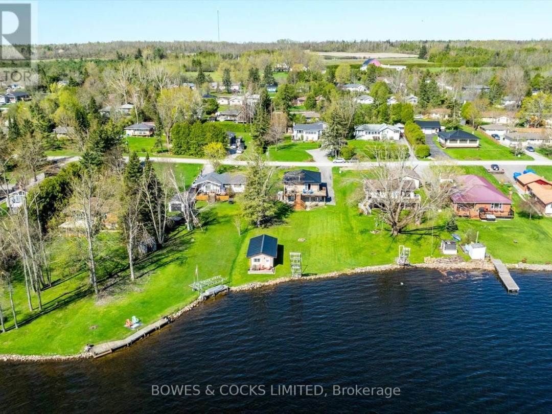 240 Lakeshore Drive, Pigeon Lake