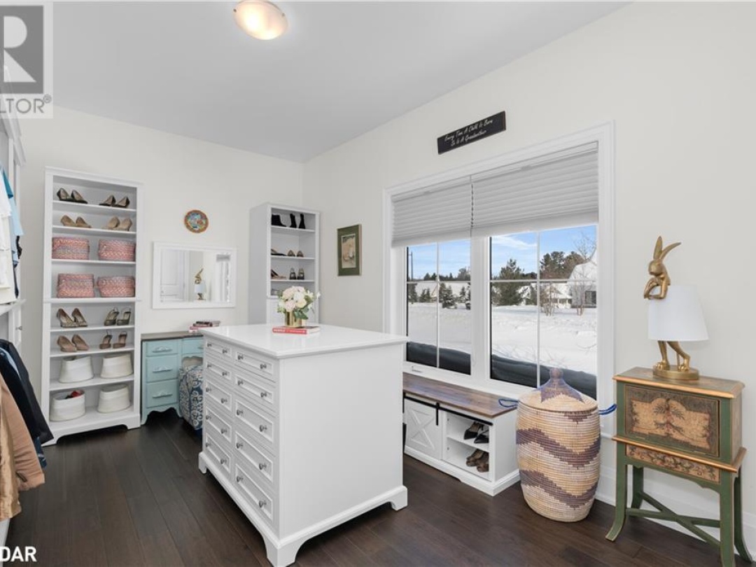 12 THOROUGHBRED Drive, 