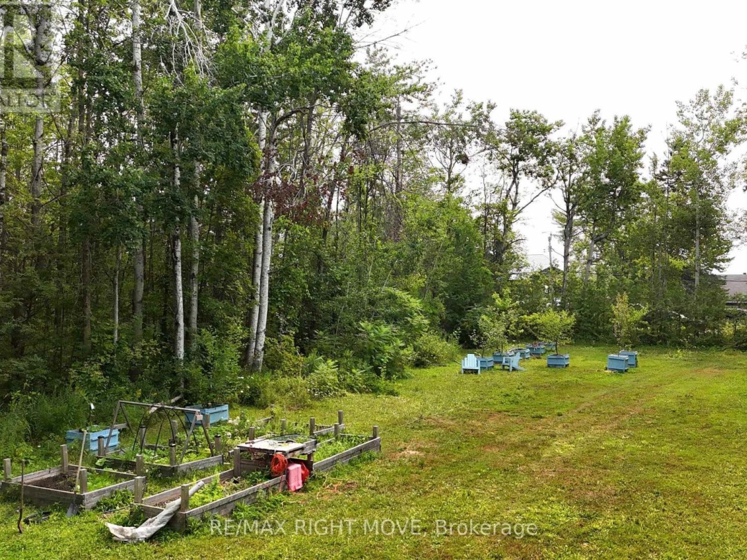 1466 CUNNINGHAM CRESCENT, 