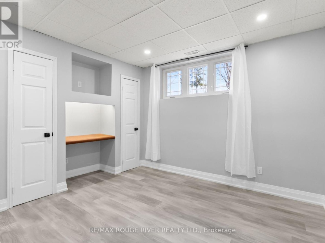 495 LAKELAND CRESCENT, 