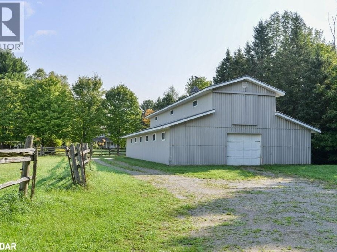 1390 WARMINSTER Sideroad, 