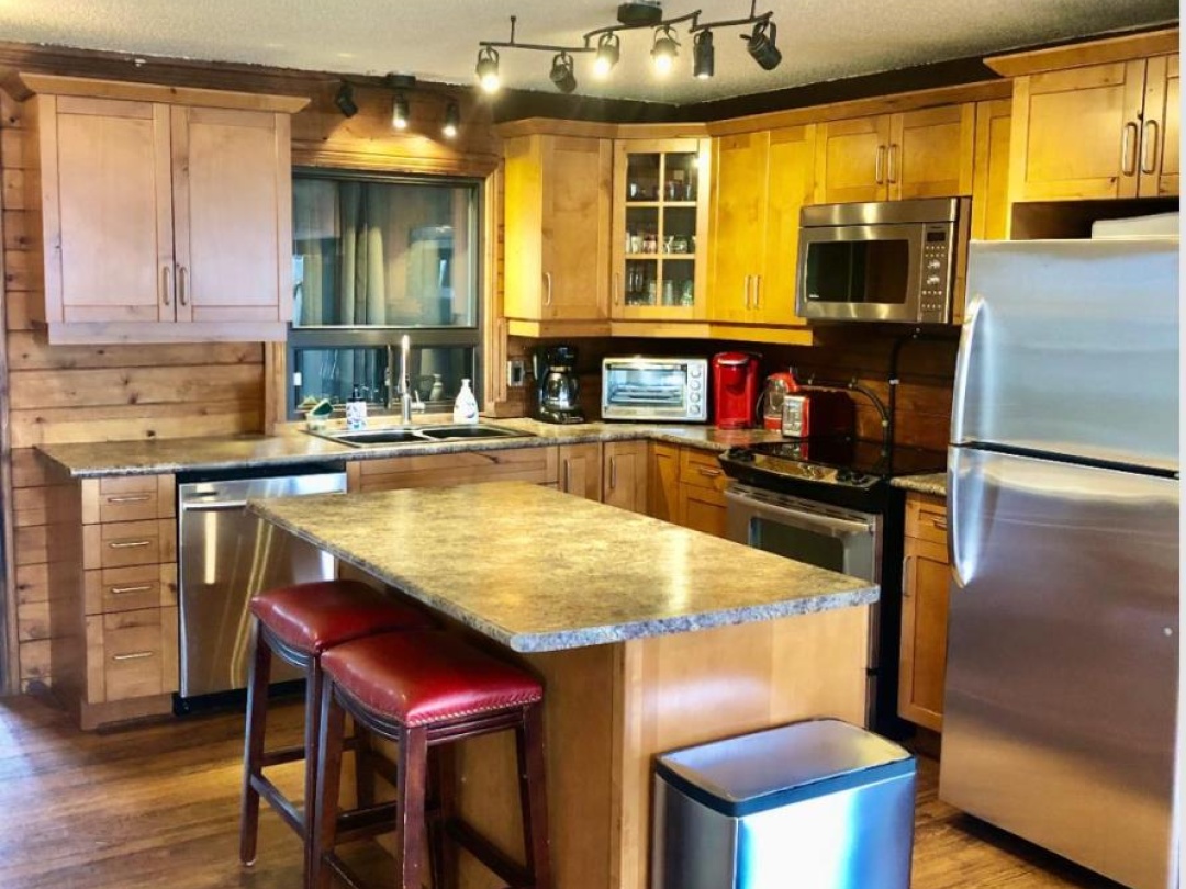 30 Emily Creek, Sturgeon Lake