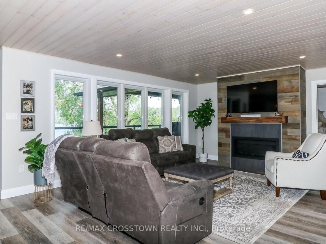 241 Eight Mile Point Road, Lake Simcoe
