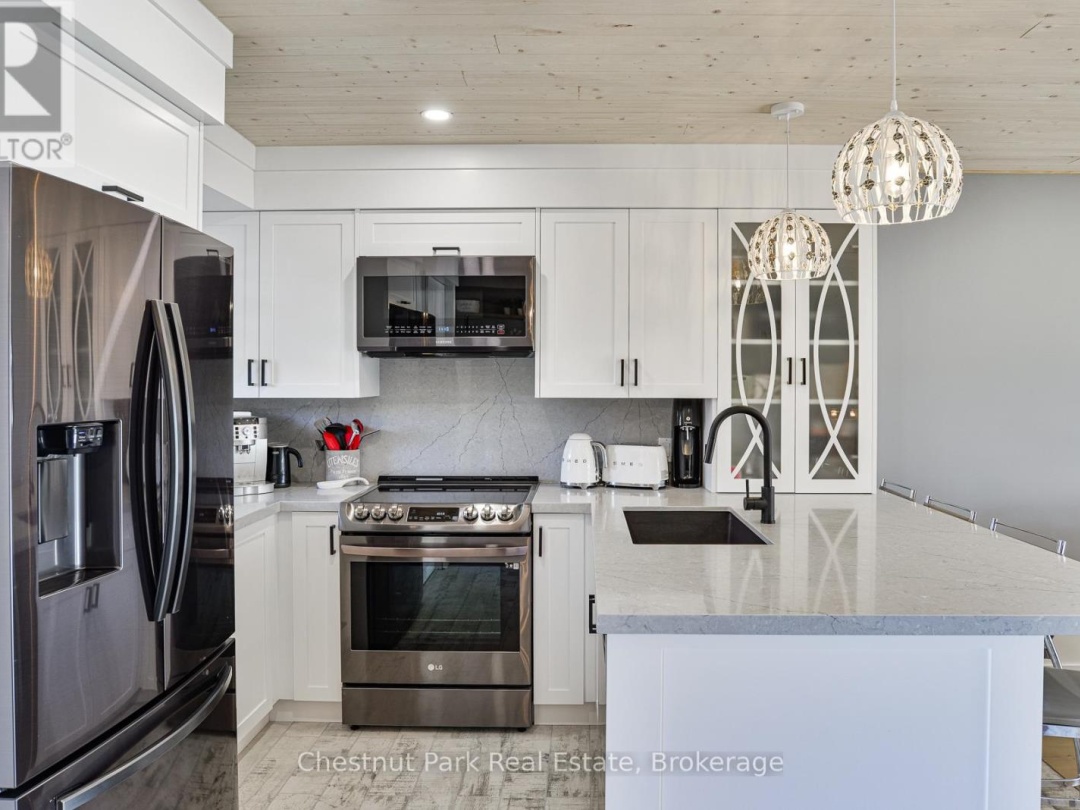 4 Turner Drive, Peninsula Lake