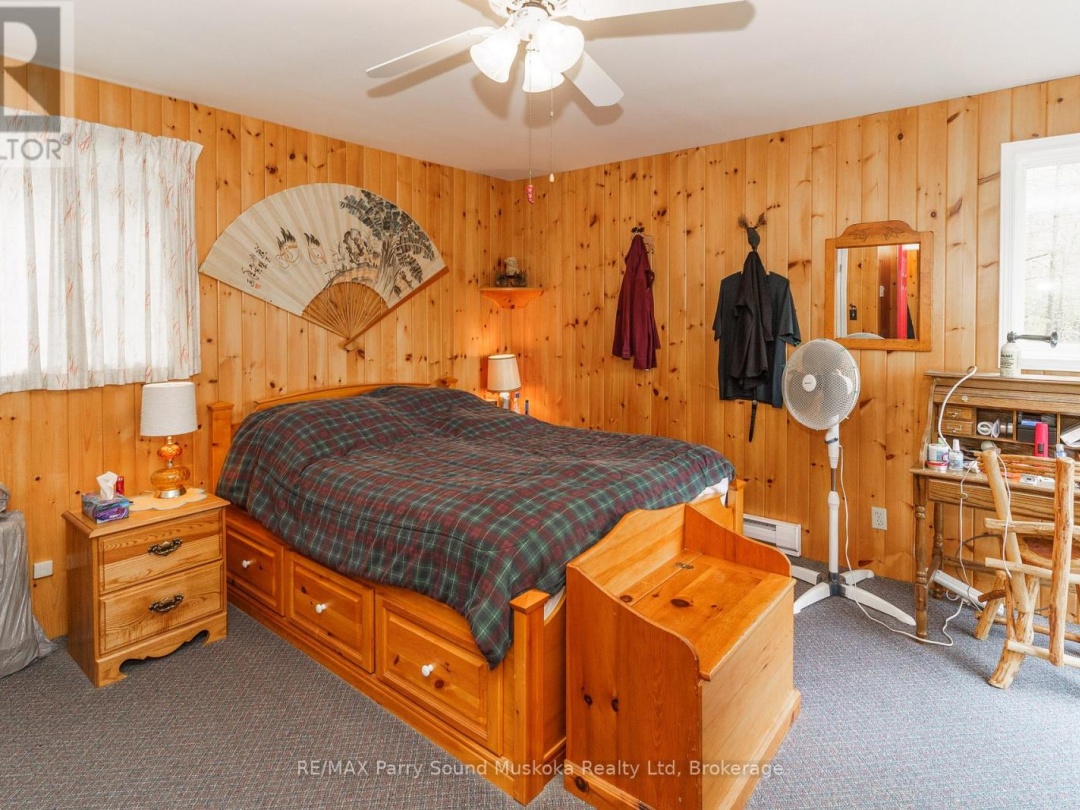 124 Healey Lake Water, Healey Lake