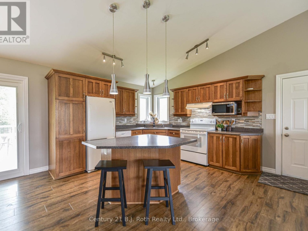 3516 Kirkfield Road, Dalrymple Lake