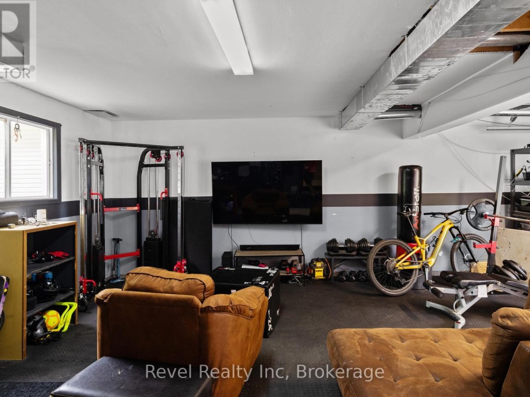 35 MACKLAIM DRIVE, 