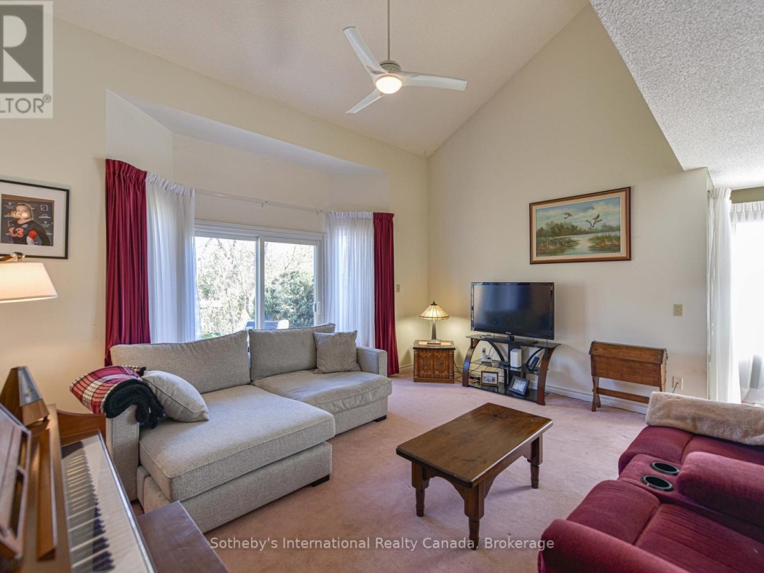 104 10 Museum Drive, Orillia