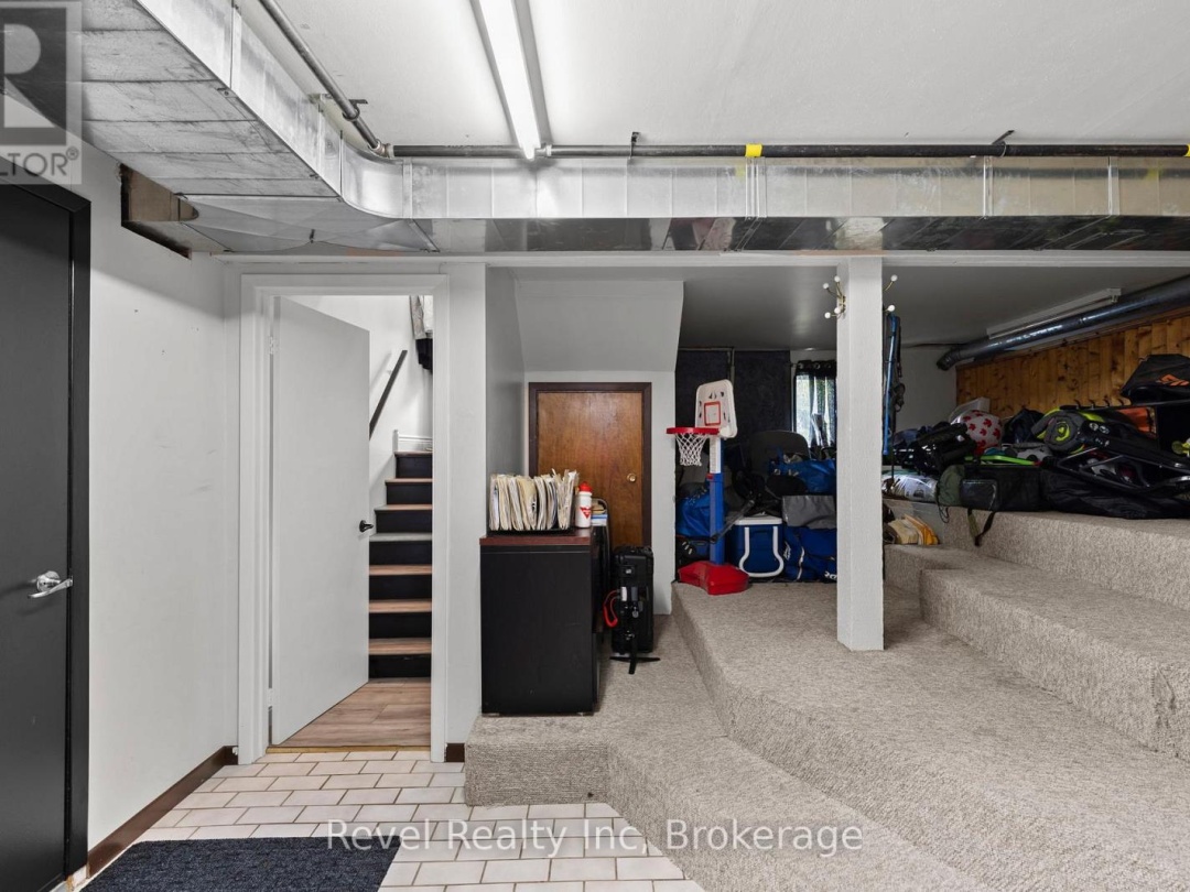 35 MACKLAIM DRIVE, 