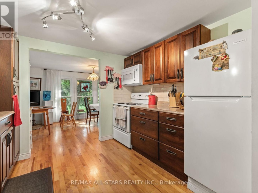 14 WYCHWOOD DRIVE E, 