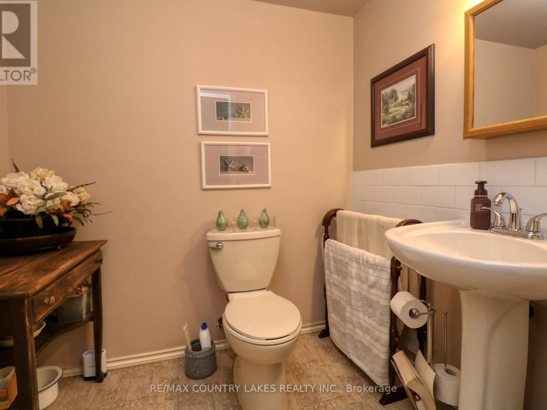 86 Beechwood Avenue, Lake Simcoe
