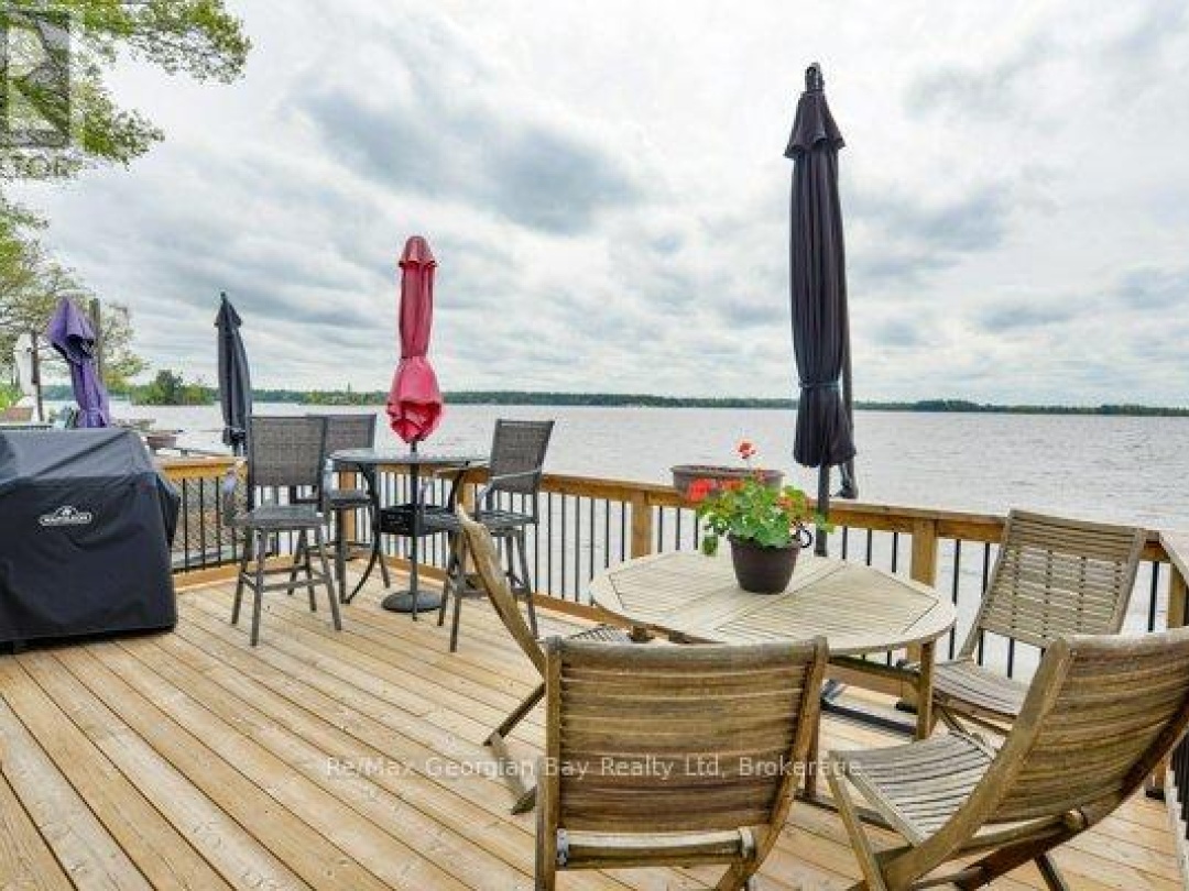 Beach Chalet #3 1230 Grandview Lodge Road, Sparrow Lake