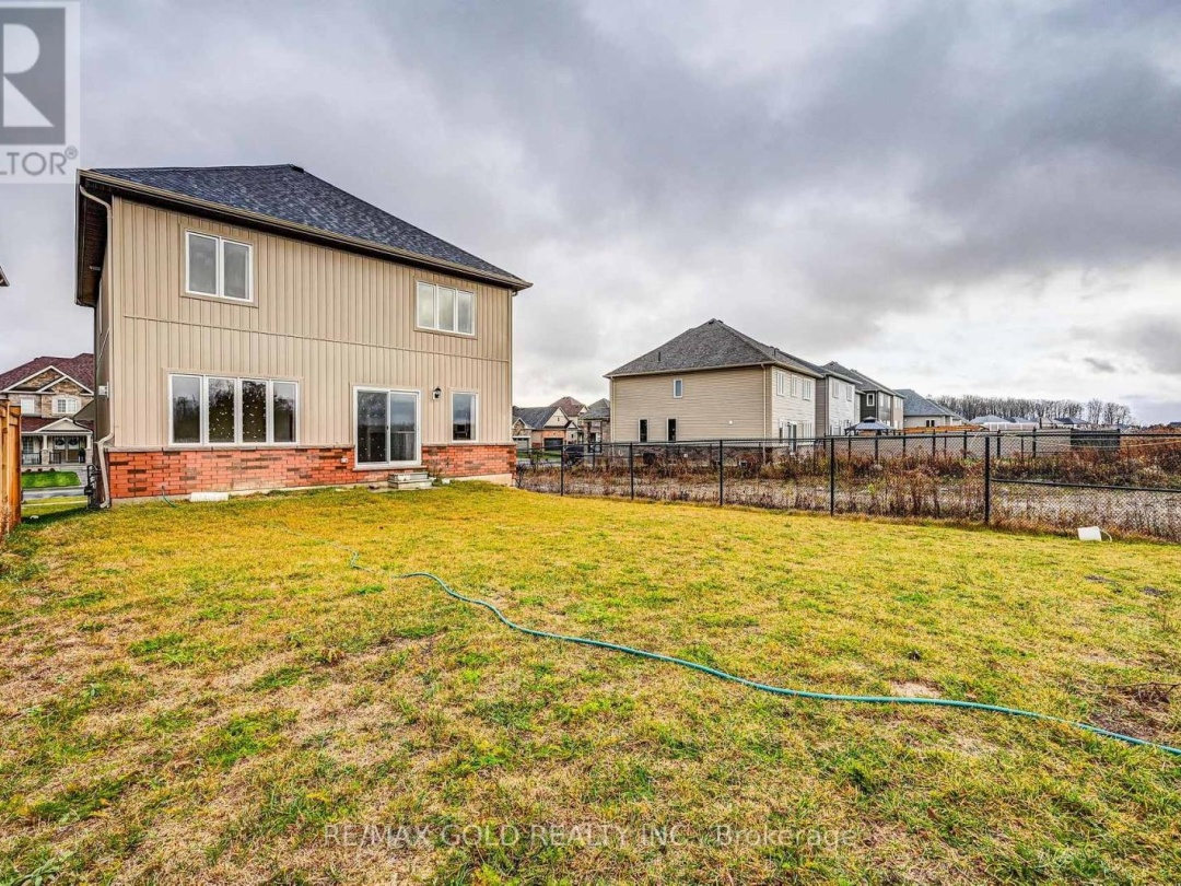 84 ATLANTIS DRIVE W, 