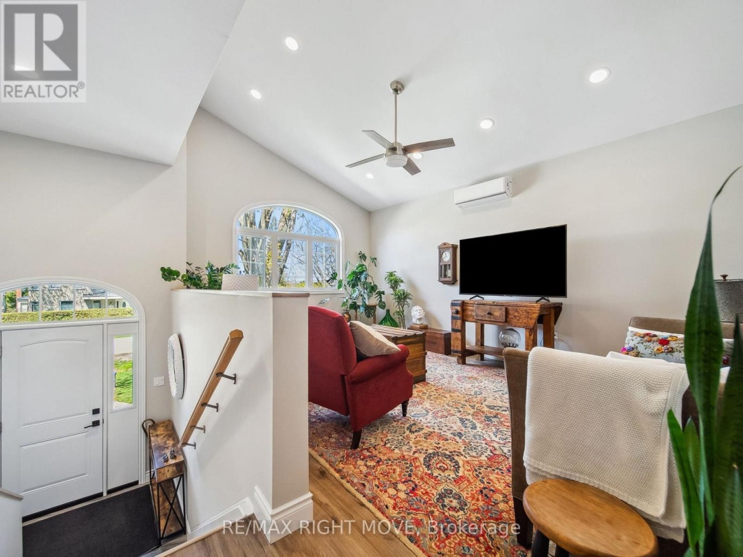 1 & 2 - 112B CREIGHTON STREET S, Ramara (Atherley)