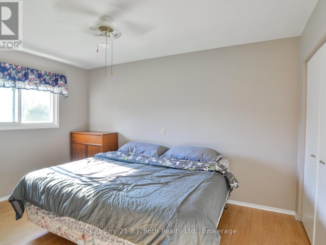 3 VINE STREET, 