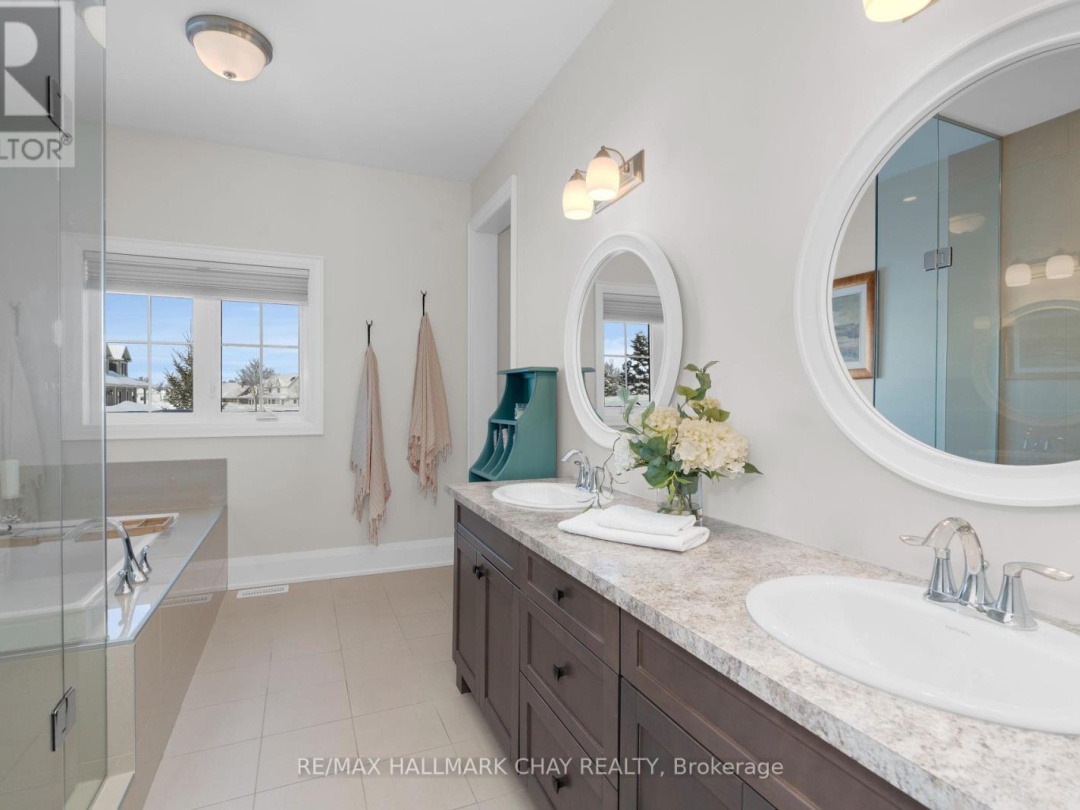 12 Thoroughbred Drive, Oro-Medonte