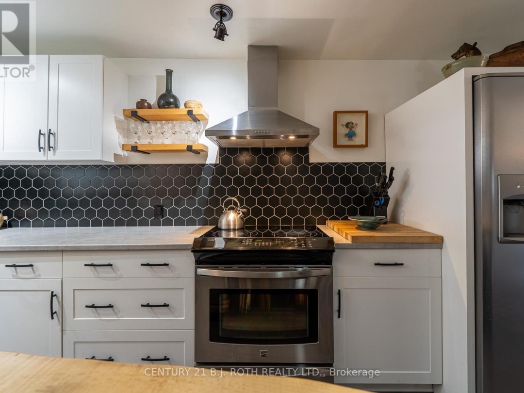 8101 KINGS RIVER ROAD, 