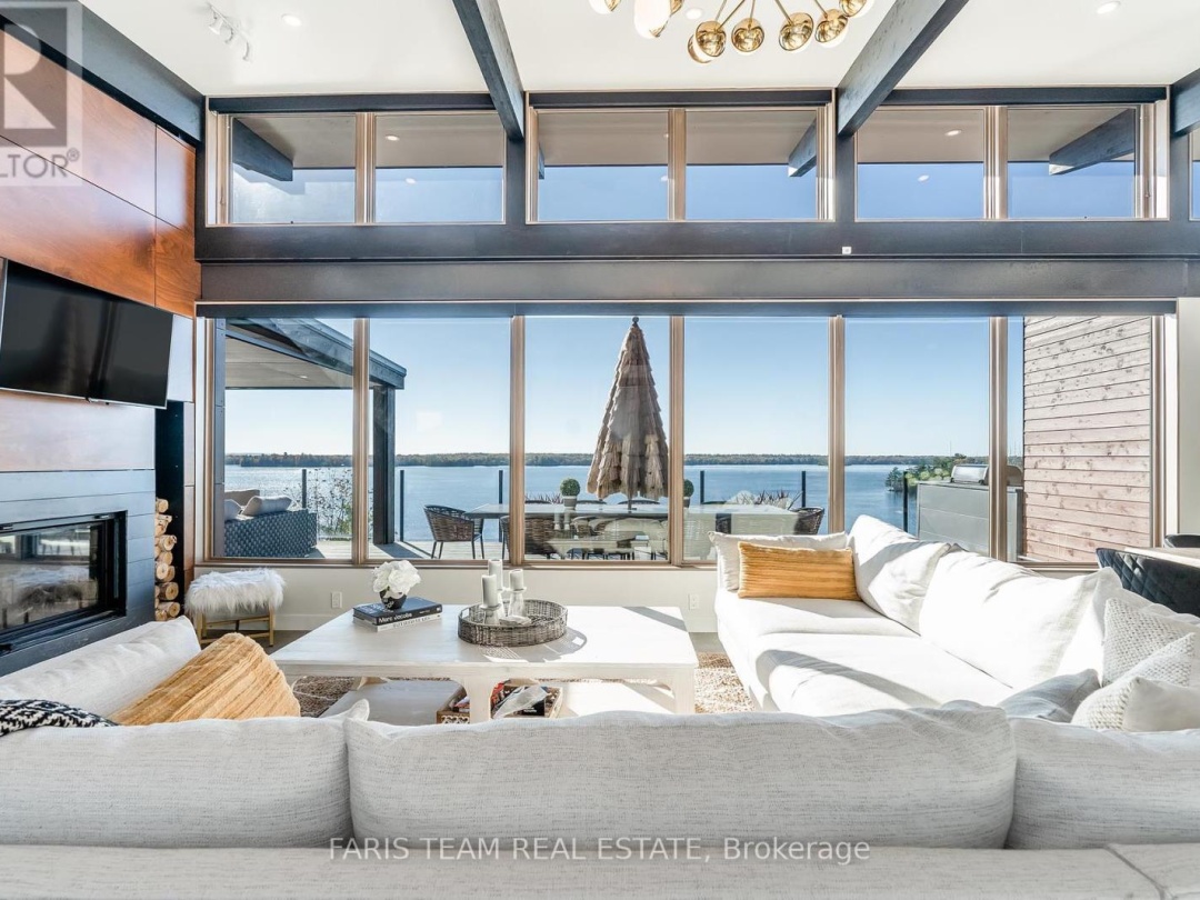 3886 East Shore Road, Gloucester Pool