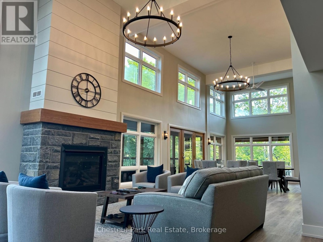 205 200 Anglo Street, South Muskoka Lake